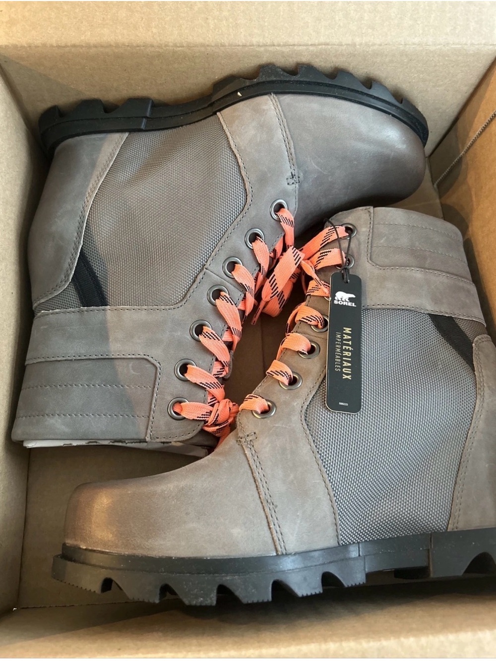 Sorel Women's Gray Lace-Up Boots with Coral Laces